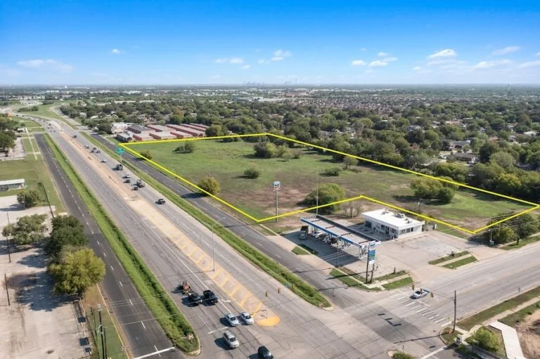 aerial view of Poteet Jourdanton Fwy Lot-5 with property line